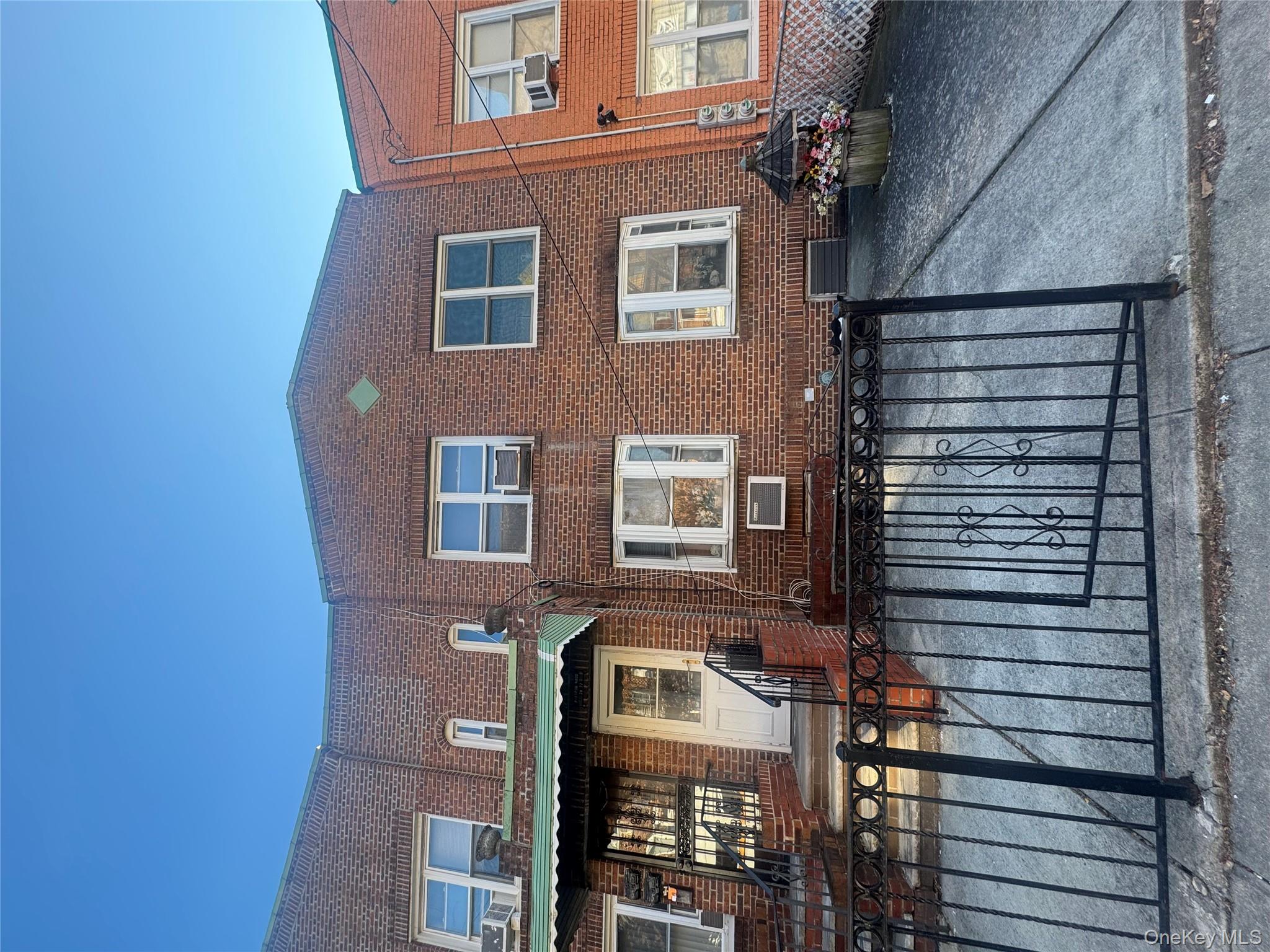 #3 photo, 28-27 44th Street, Куинс ‖ Astoria , NY 11103