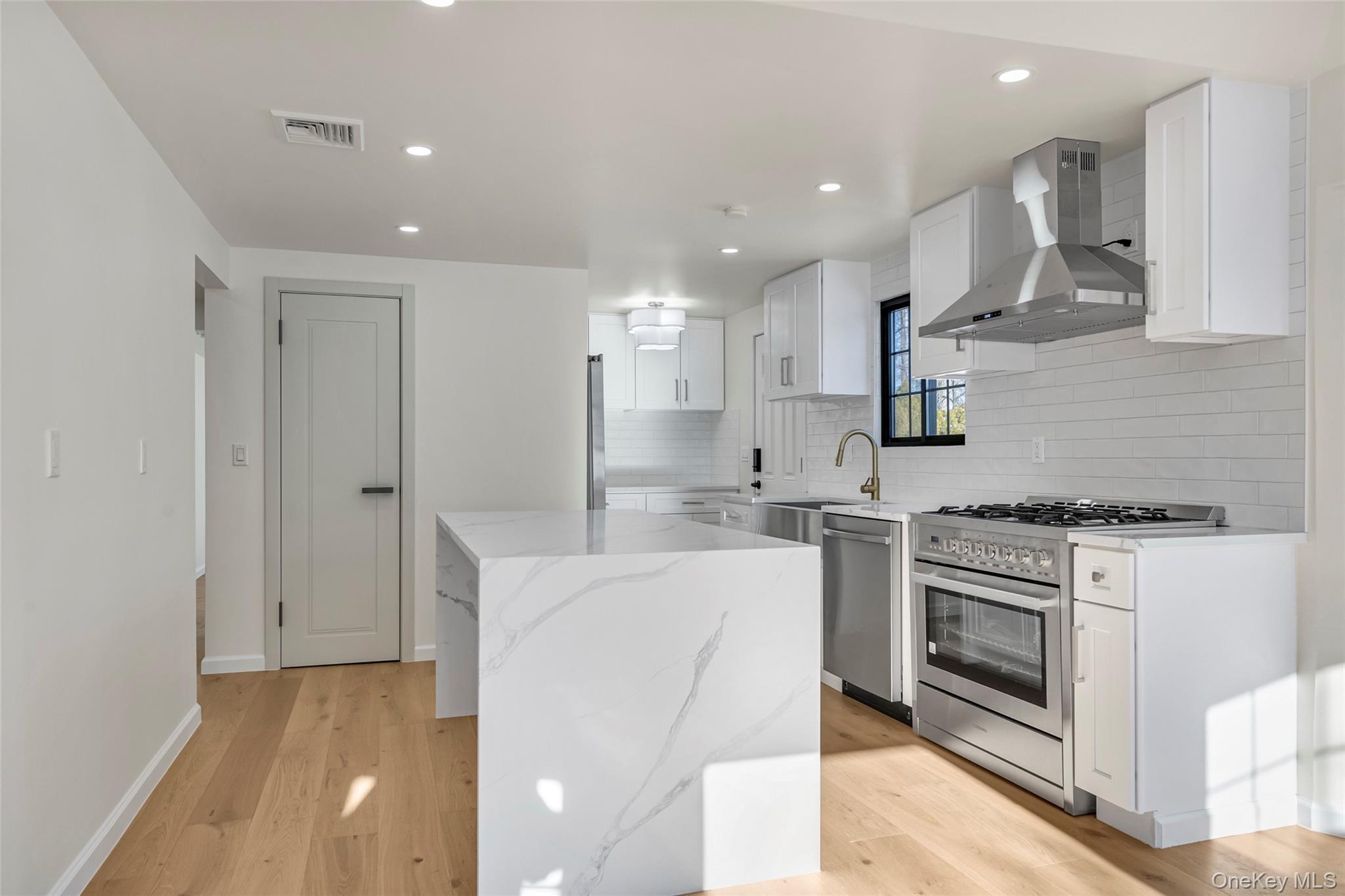 #4 photo, 26 Roseanne Drive, Woodbury , NY 11797