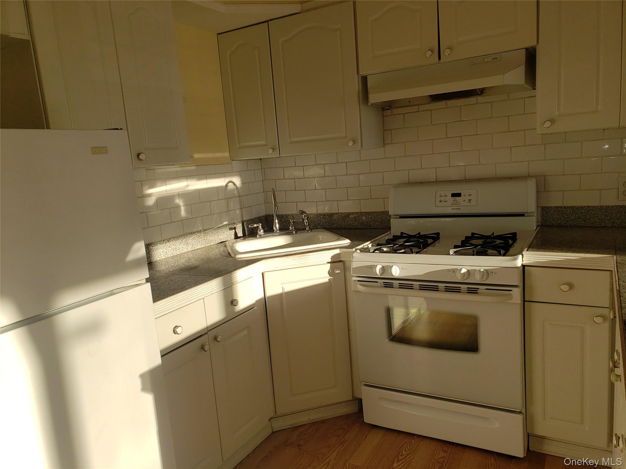 #5 photo, 204 Beach 102nd Street, Куинс ‖ Rockaway Park , NY 11694