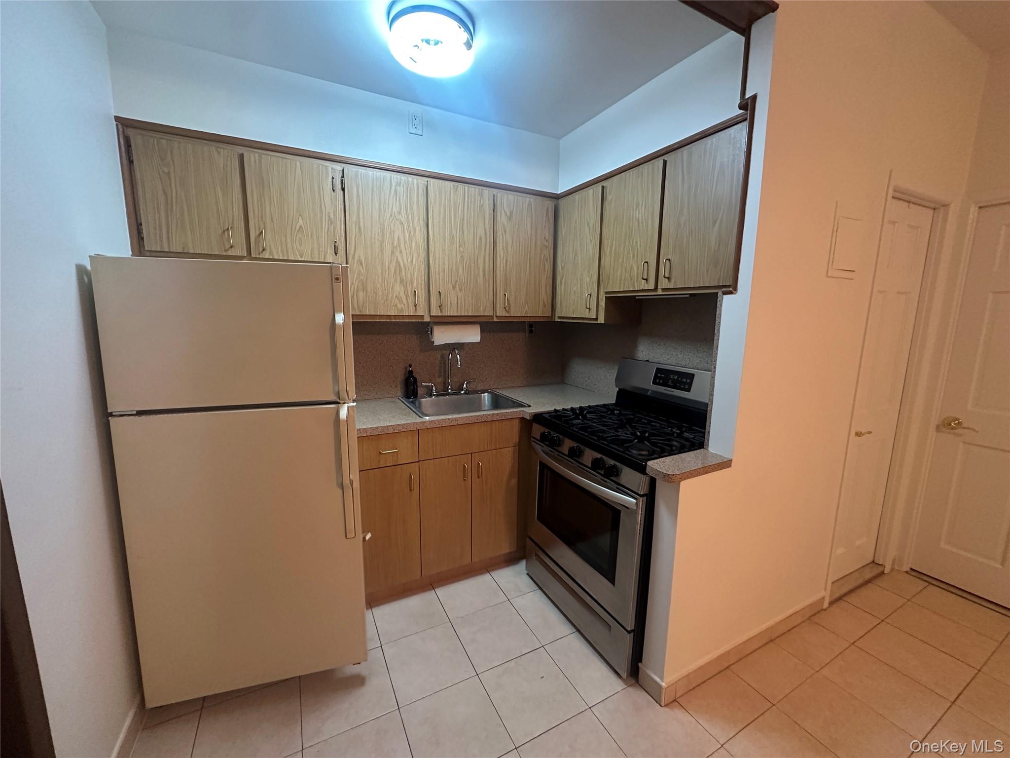 #2 photo, 3227 42nd Street, 皇后区 Astoria , NY 11103