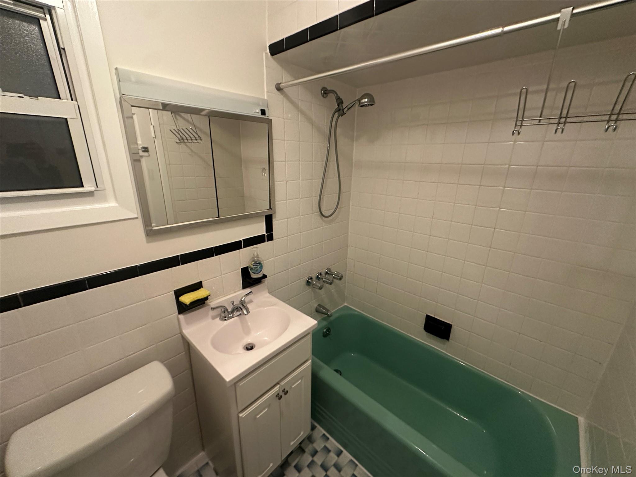 #6 photo, 3227 42nd Street, 皇后区 Astoria , NY 11103