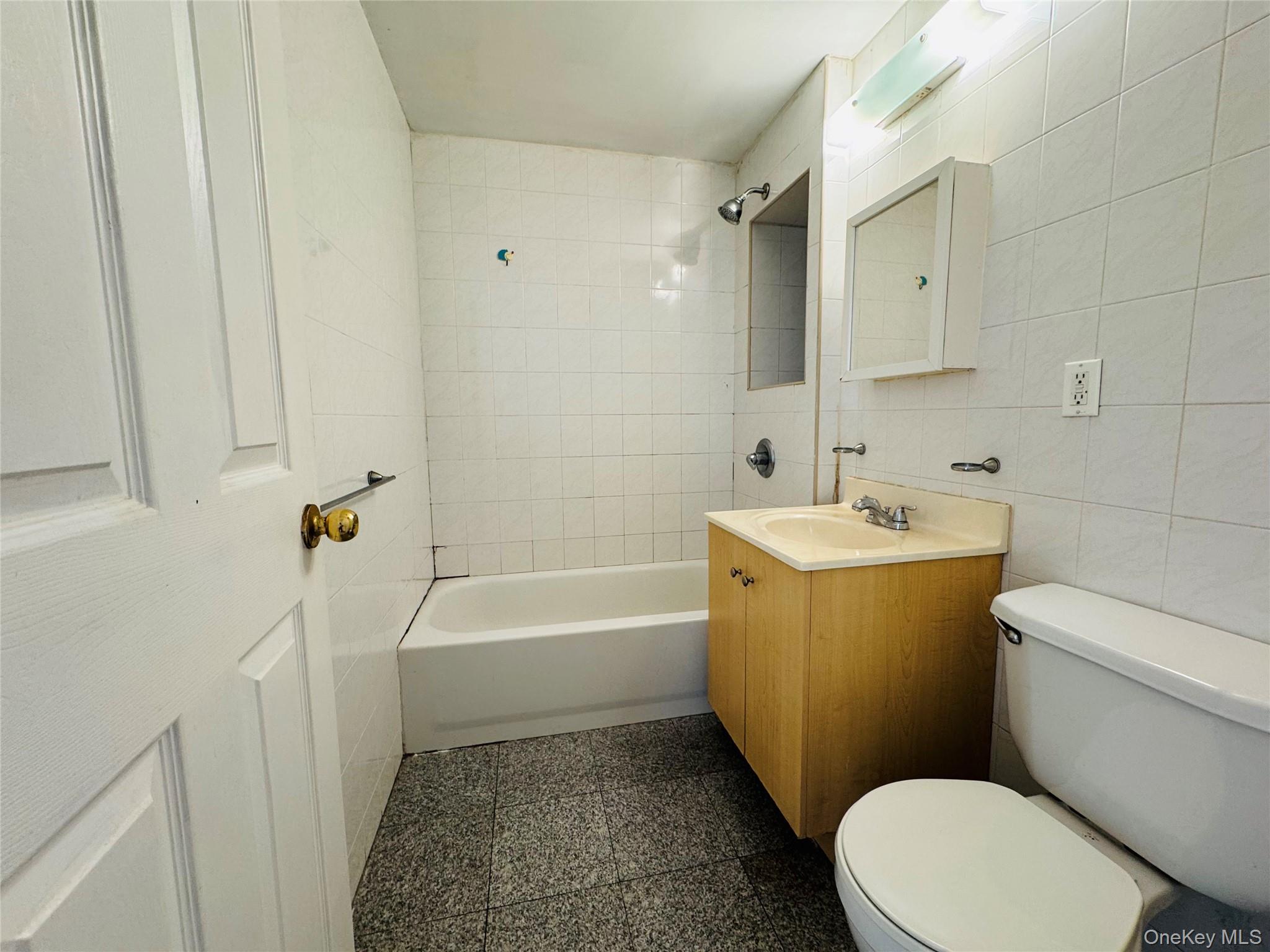 #7 photo, 132-49 41st Road, Flushing , NY 11355