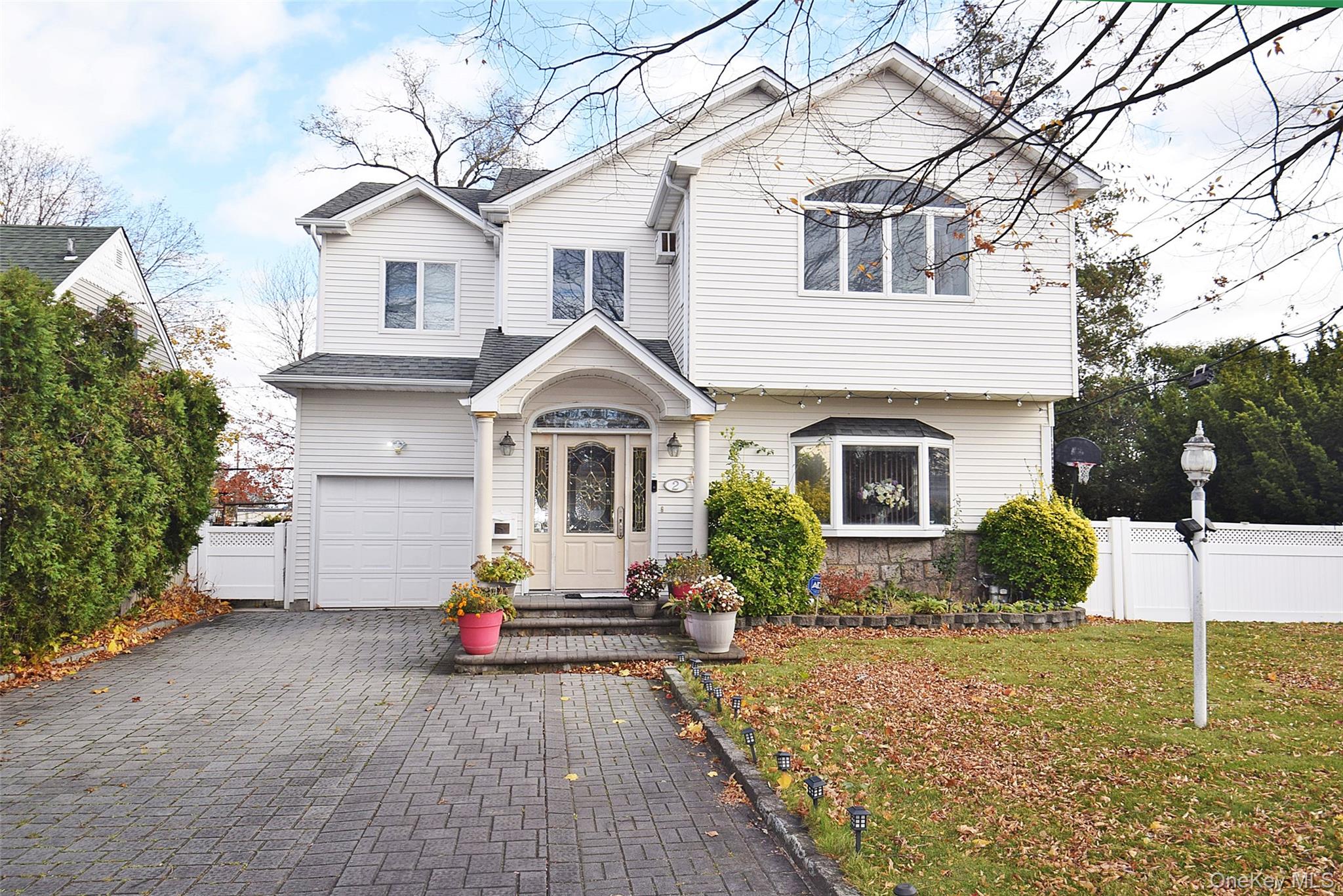 #2 photo, 2 Aster Drive, מחוז נסאו New Hyde Park , NY 11040