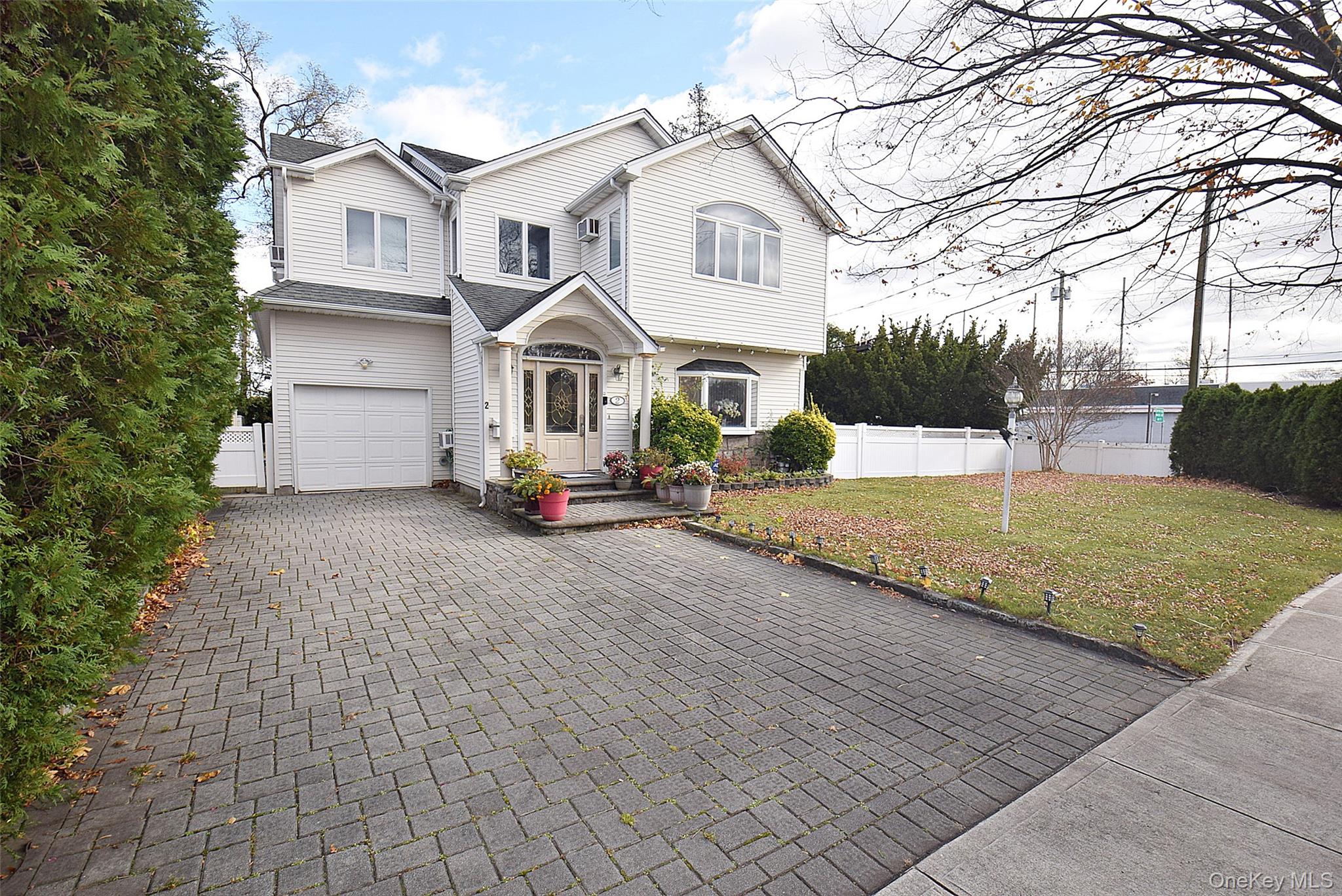 #3 photo, 2 Aster Drive, מחוז נסאו New Hyde Park , NY 11040