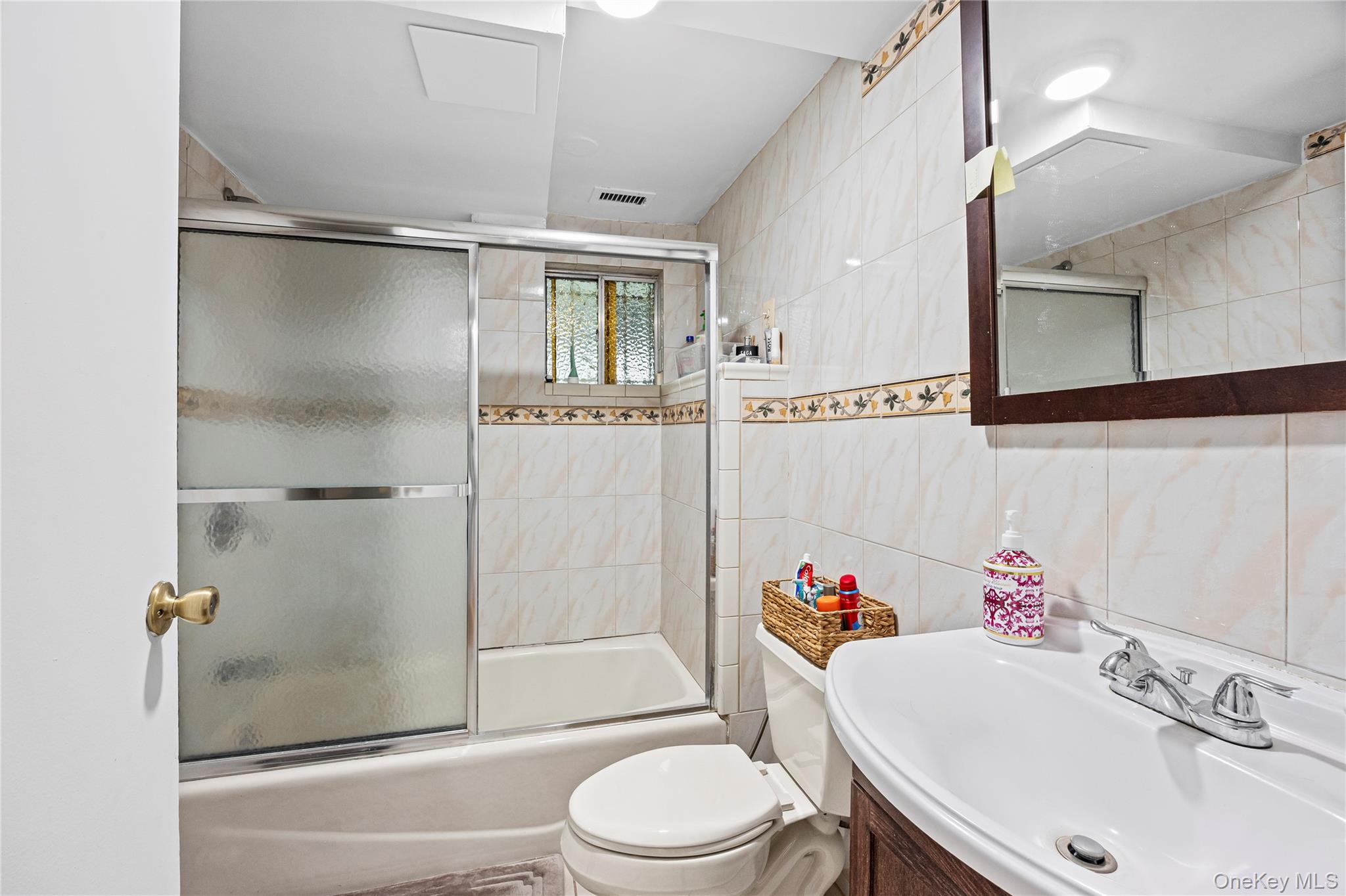 #18 photo, 18 South Drive, New Hyde Park , NY 11040