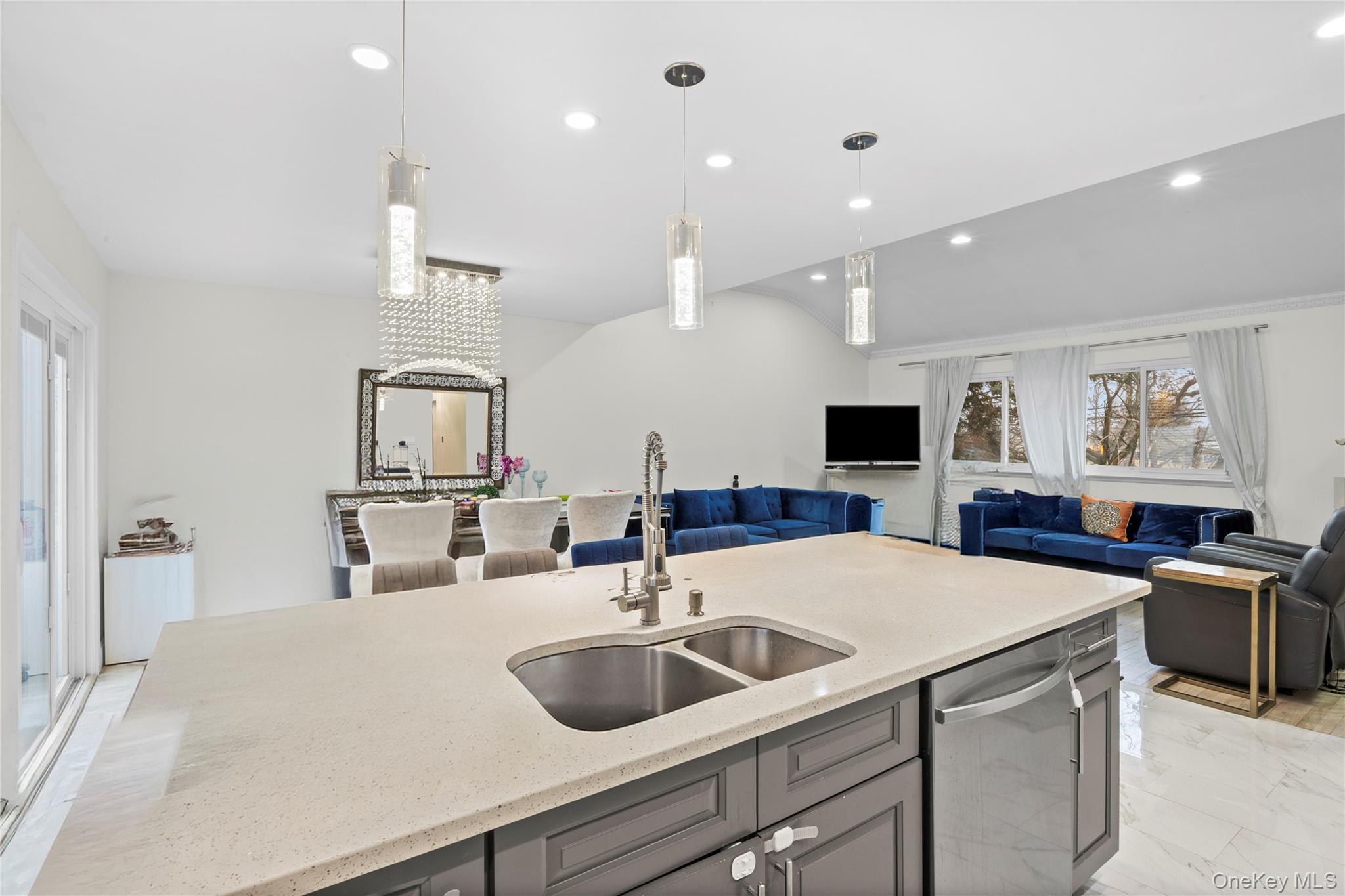 #8 photo, 18 South Drive, New Hyde Park , NY 11040