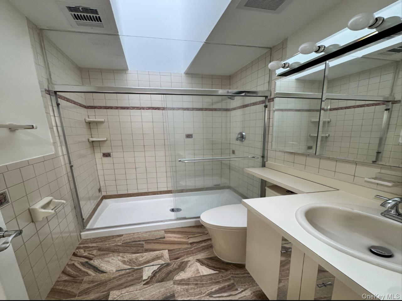 #15 photo, 80 Northgate Circle, सफ़ोक काउंटी Melville , NY 11747