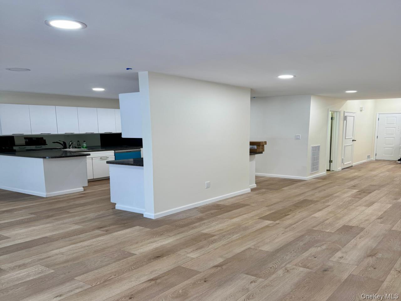 #3 photo, 80 Northgate Circle, सफ़ोक काउंटी Melville , NY 11747