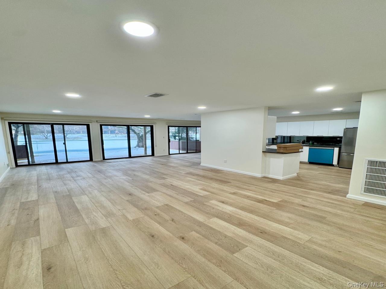 #4 photo, 80 Northgate Circle, सफ़ोक काउंटी Melville , NY 11747