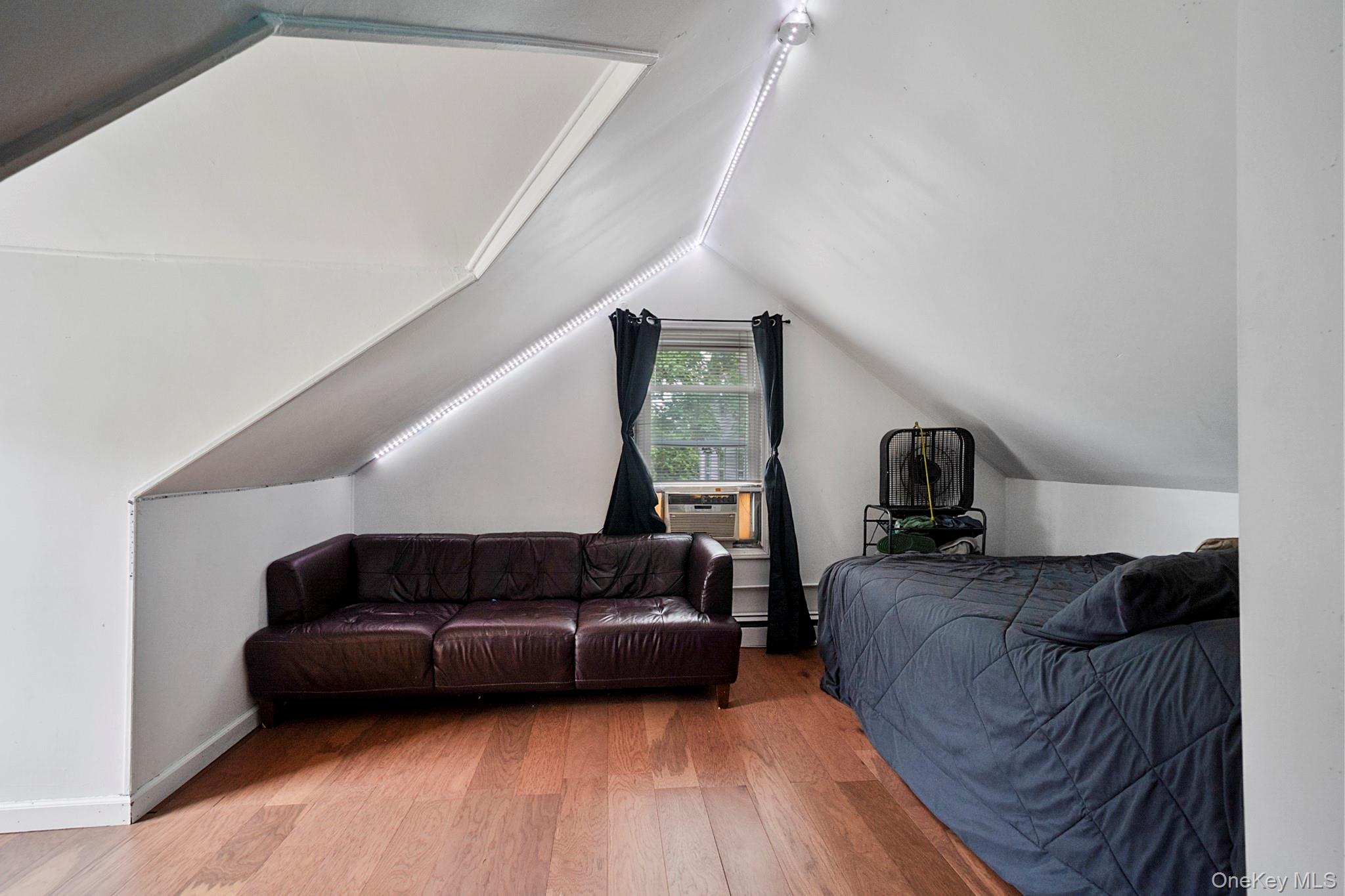 #11 photo, 824 Lincoln Avenue, Bohemia , NY 11716