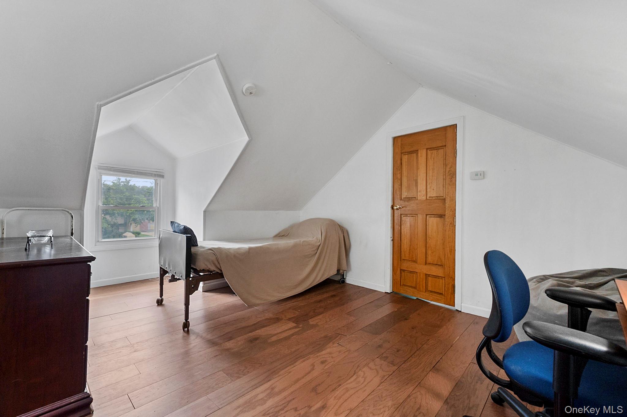 #12 photo, 824 Lincoln Avenue, Bohemia , NY 11716