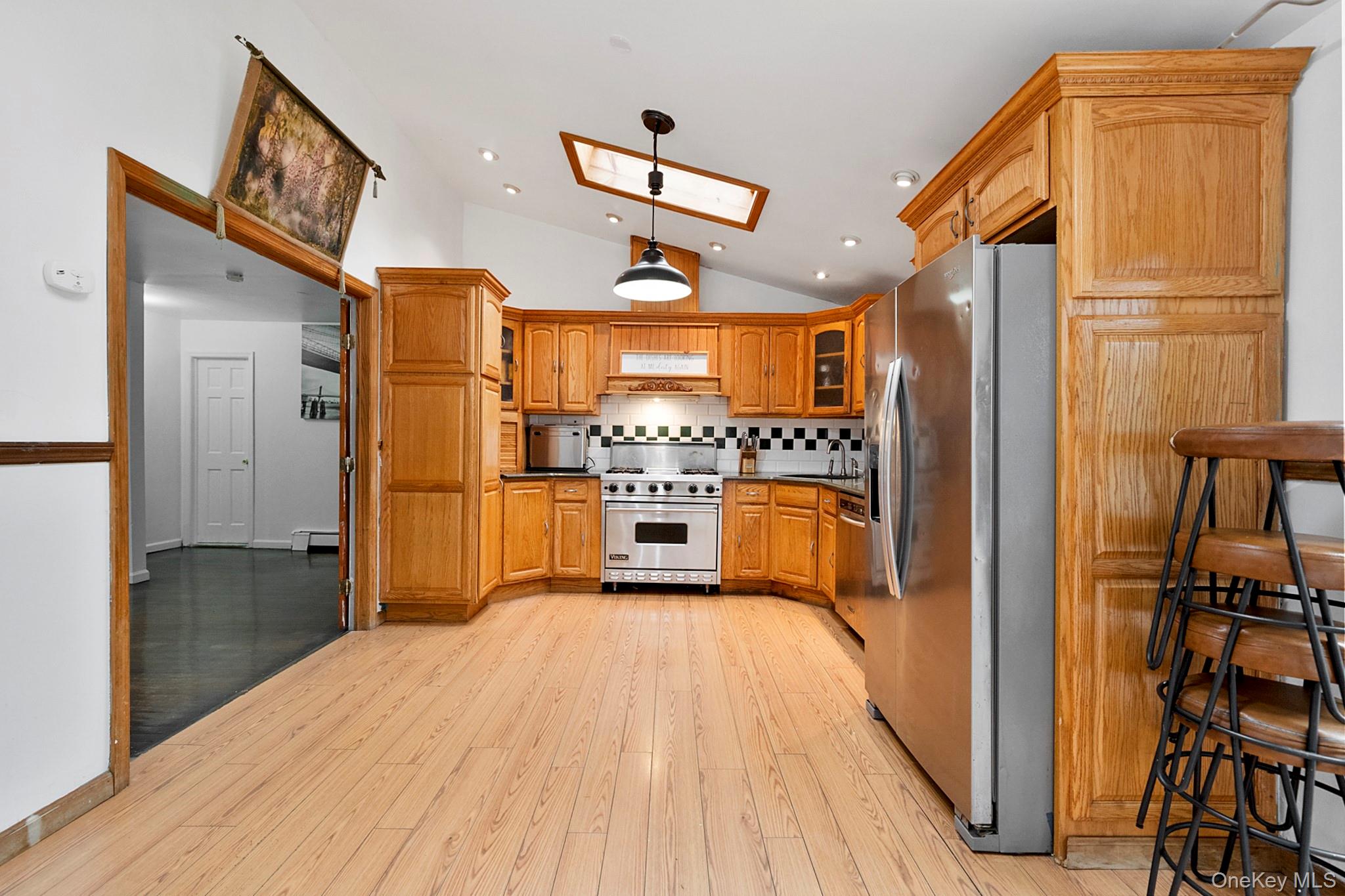 #6 photo, 824 Lincoln Avenue, Bohemia , NY 11716