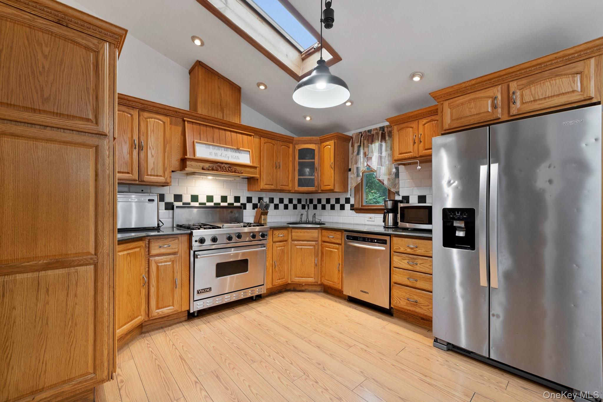 #7 photo, 824 Lincoln Avenue, Bohemia , NY 11716