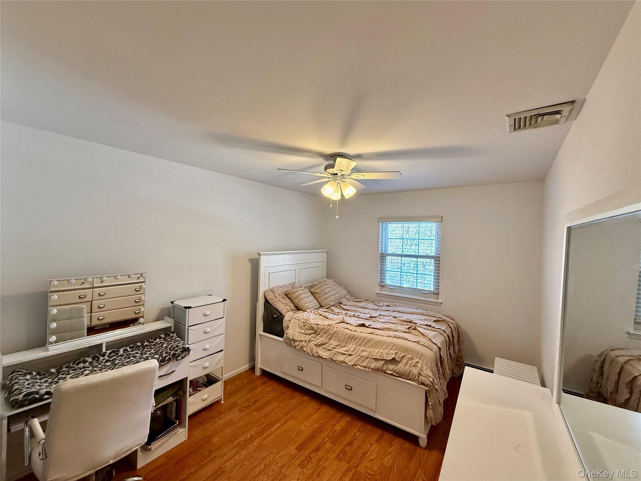 #12 photo, 4 Sheila Court, سوفولك Manorville , NY 11949