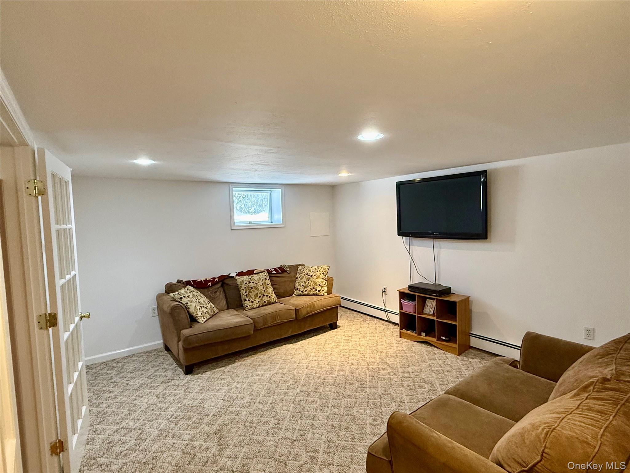 #13 photo, 4 Sheila Court, سوفولك Manorville , NY 11949