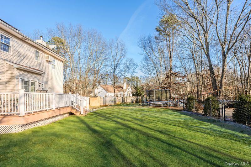 #19 photo, 4 Sheila Court, سوفولك Manorville , NY 11949