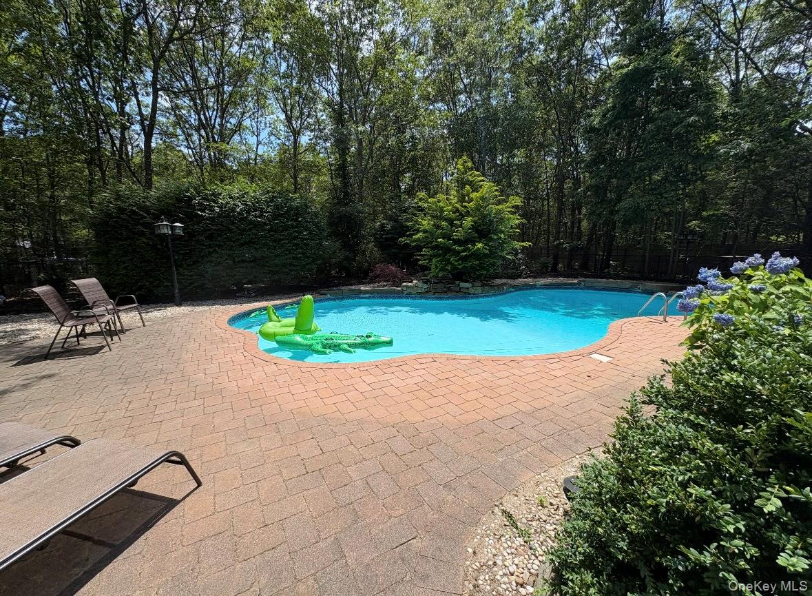 #4 photo, 4 Sheila Court, Саффолк ‖ Manorville , NY 11949