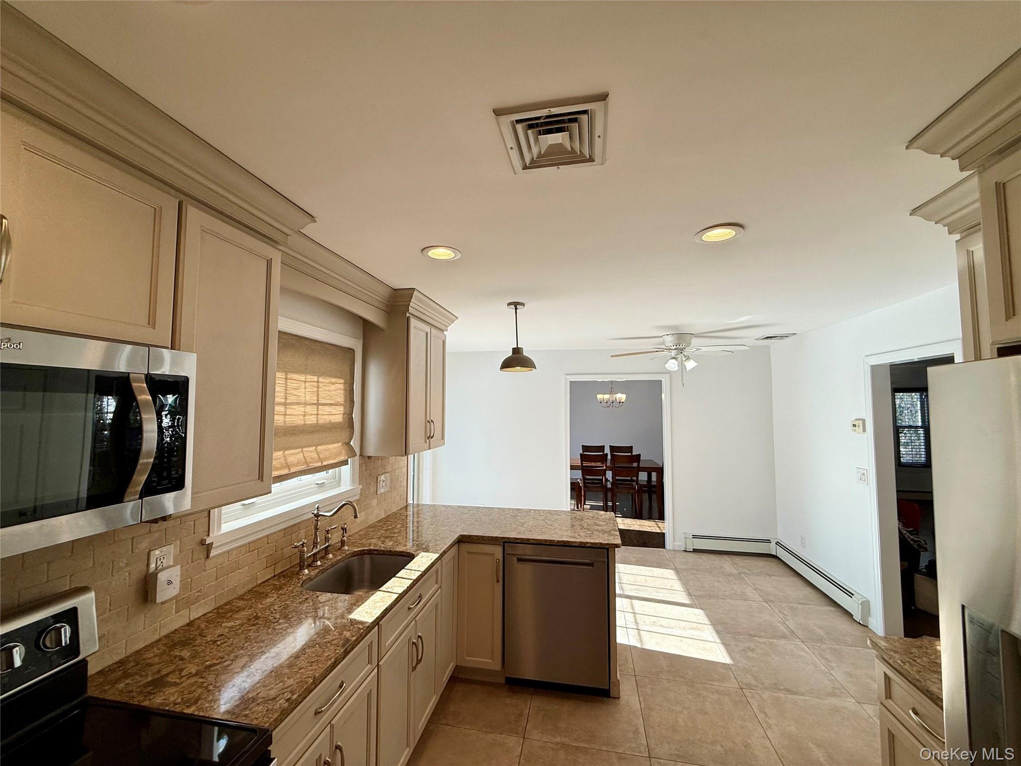 #9 photo, 4 Sheila Court, سوفولك Manorville , NY 11949