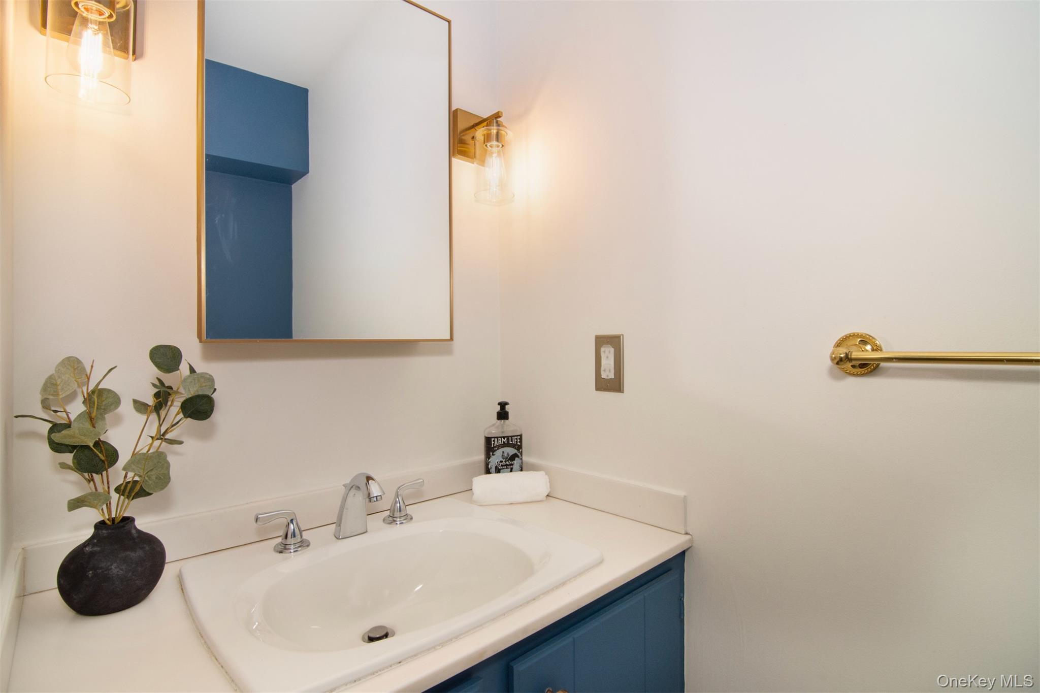 #17 photo, 372 Birch Lane, Irvington , NY 10533