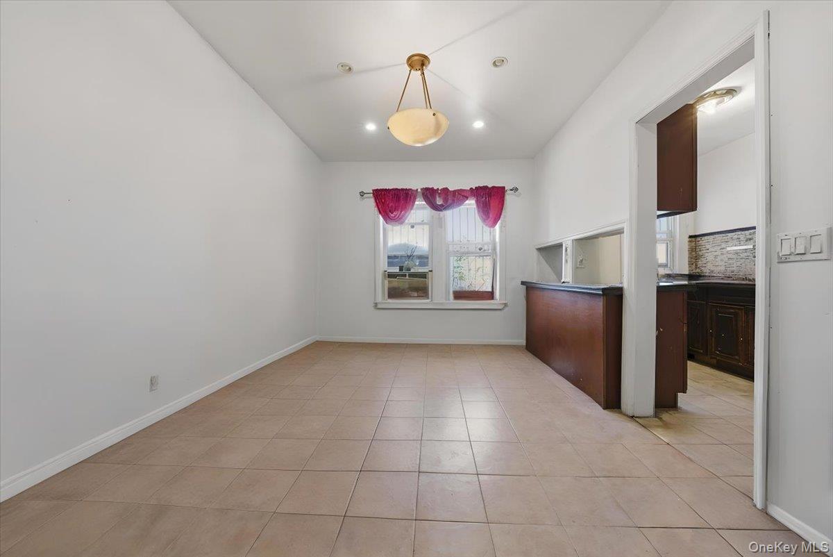 #6 photo, 3220 Bayswater Court, קווינס Far Rockaway , NY 11691