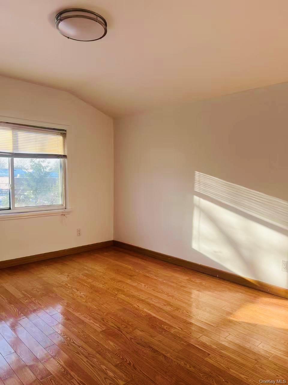 #7 photo, 64-48 Cloverdale Boulevard, 皇后区 Bayside , NY 11364