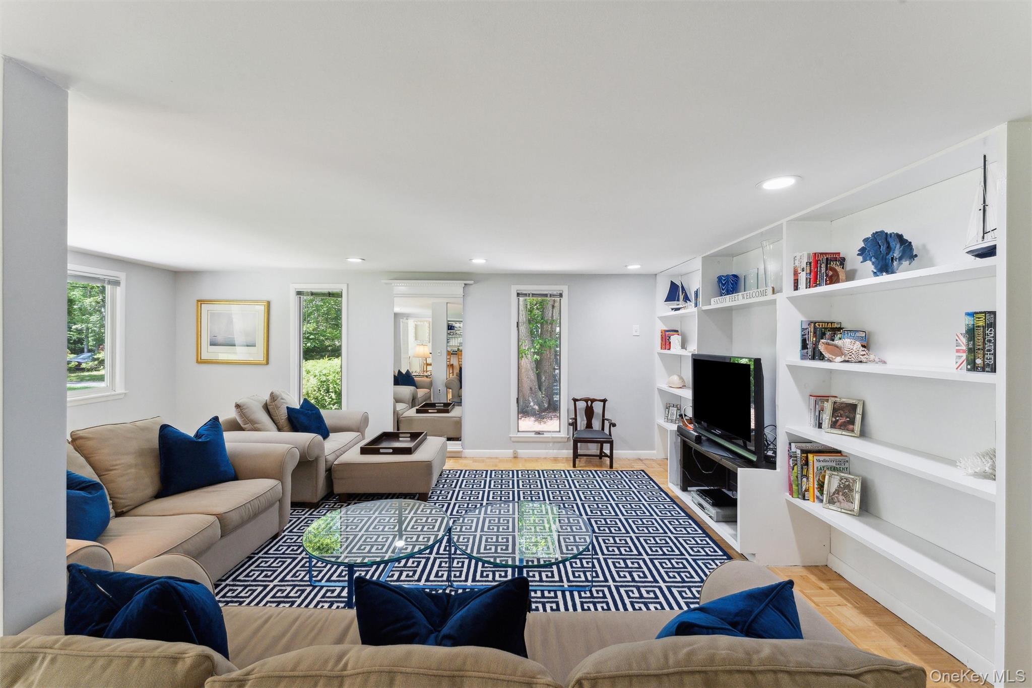 #12 photo, 9 White Oak Lane, מחוז סאפוק Westhampton , NY 11977