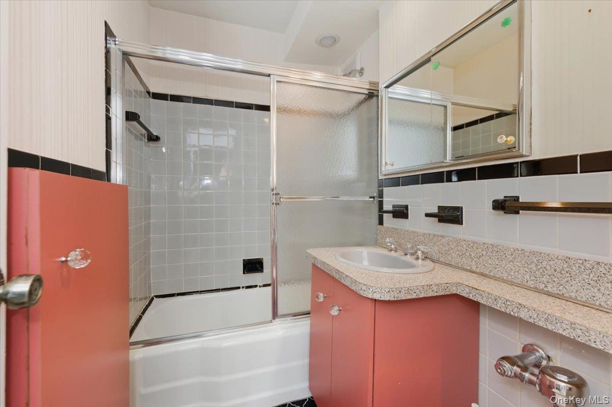 #13 photo, 560 W Broadway, Long Beach , NY 11561