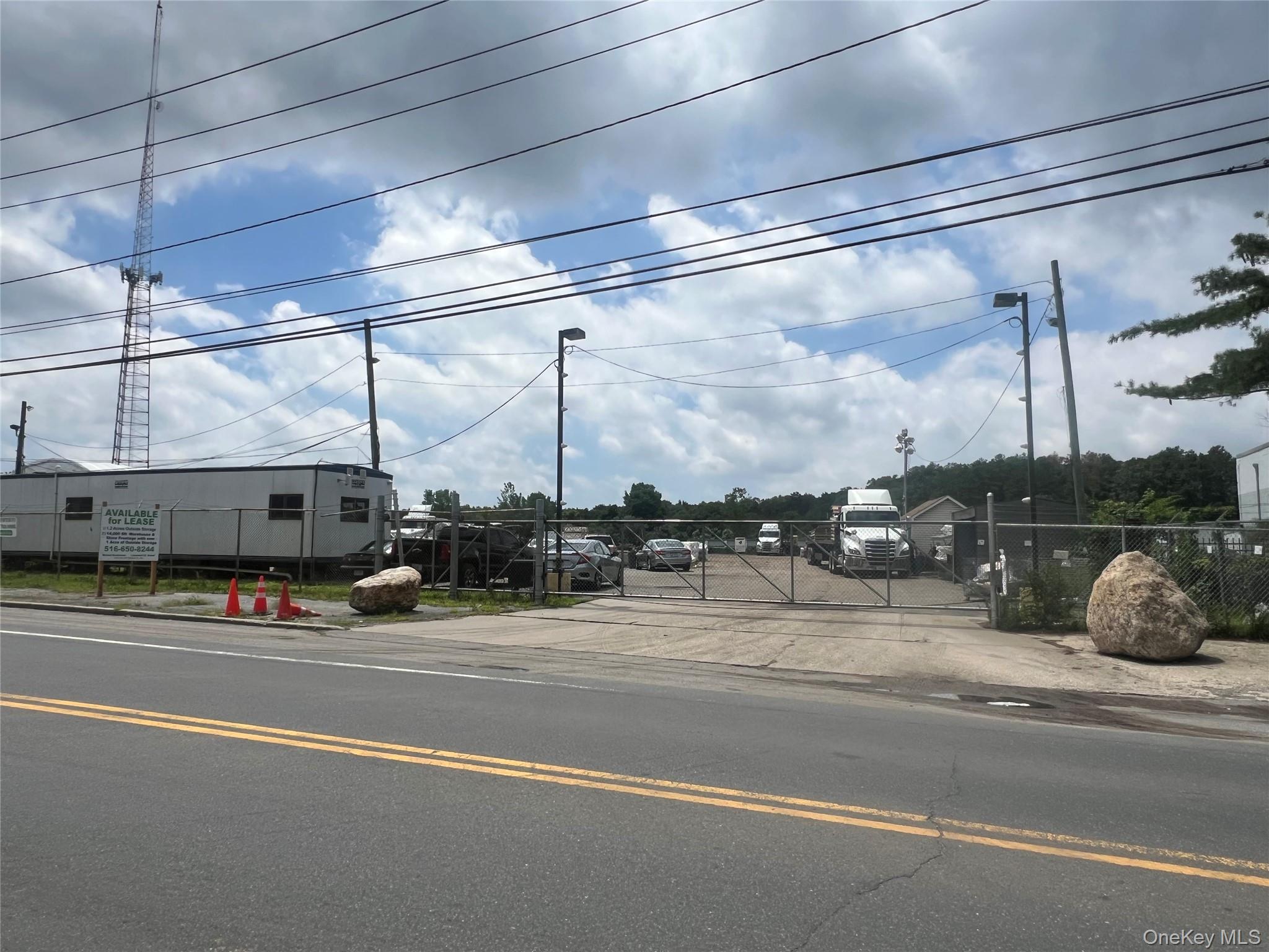 #4 photo, 926 Crooked Hill Road, Саффолк ‖ Brentwood , NY 11717