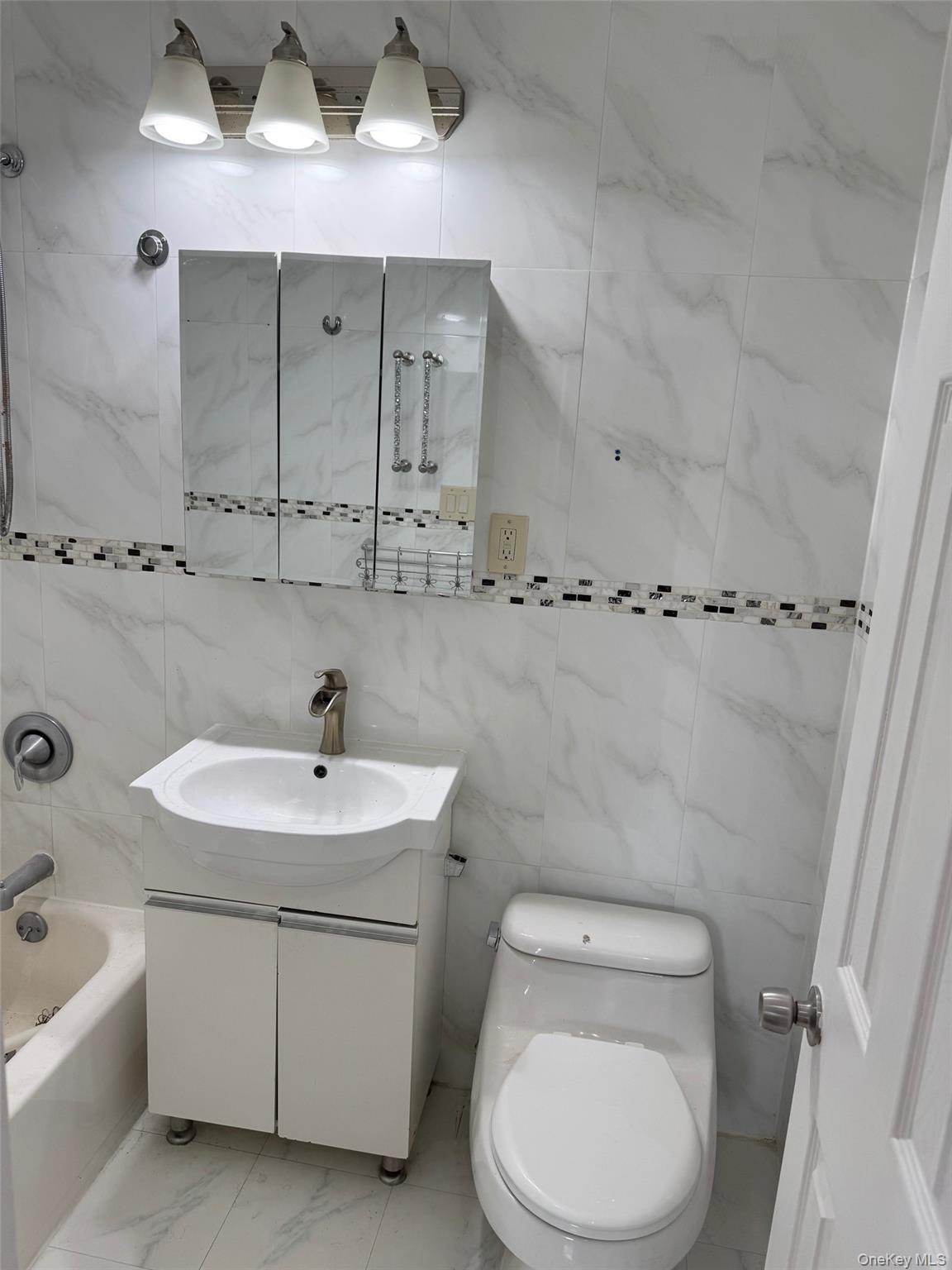 #7 photo, 8762 Little Neck Parkway, Floral Park , NY 11001