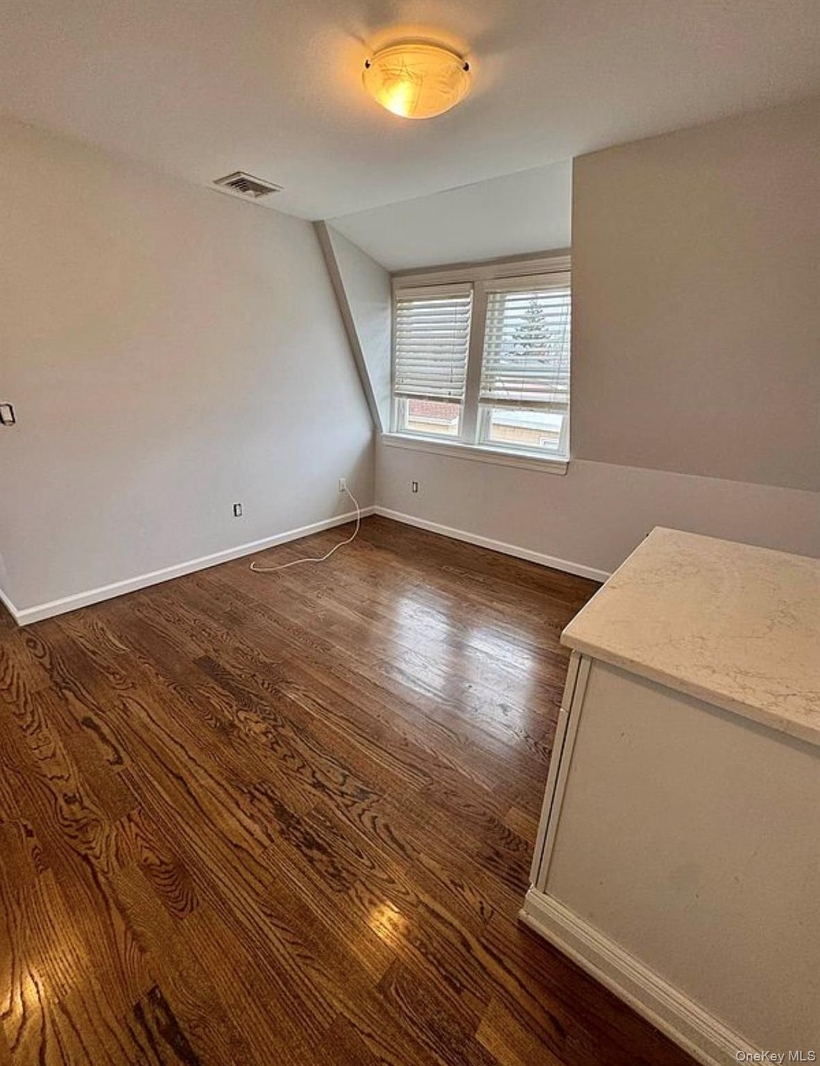 #3 photo, 14812 12th Avenue, 皇后区 Whitestone , NY 11357