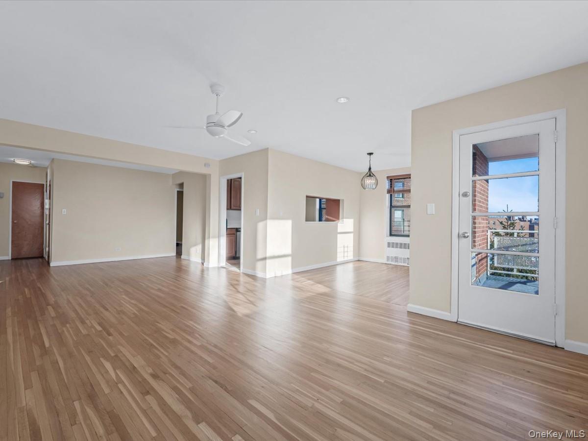 #10 photo, 100-25 QUEENS BLVD, קווינס Forest Hills , NY 11375