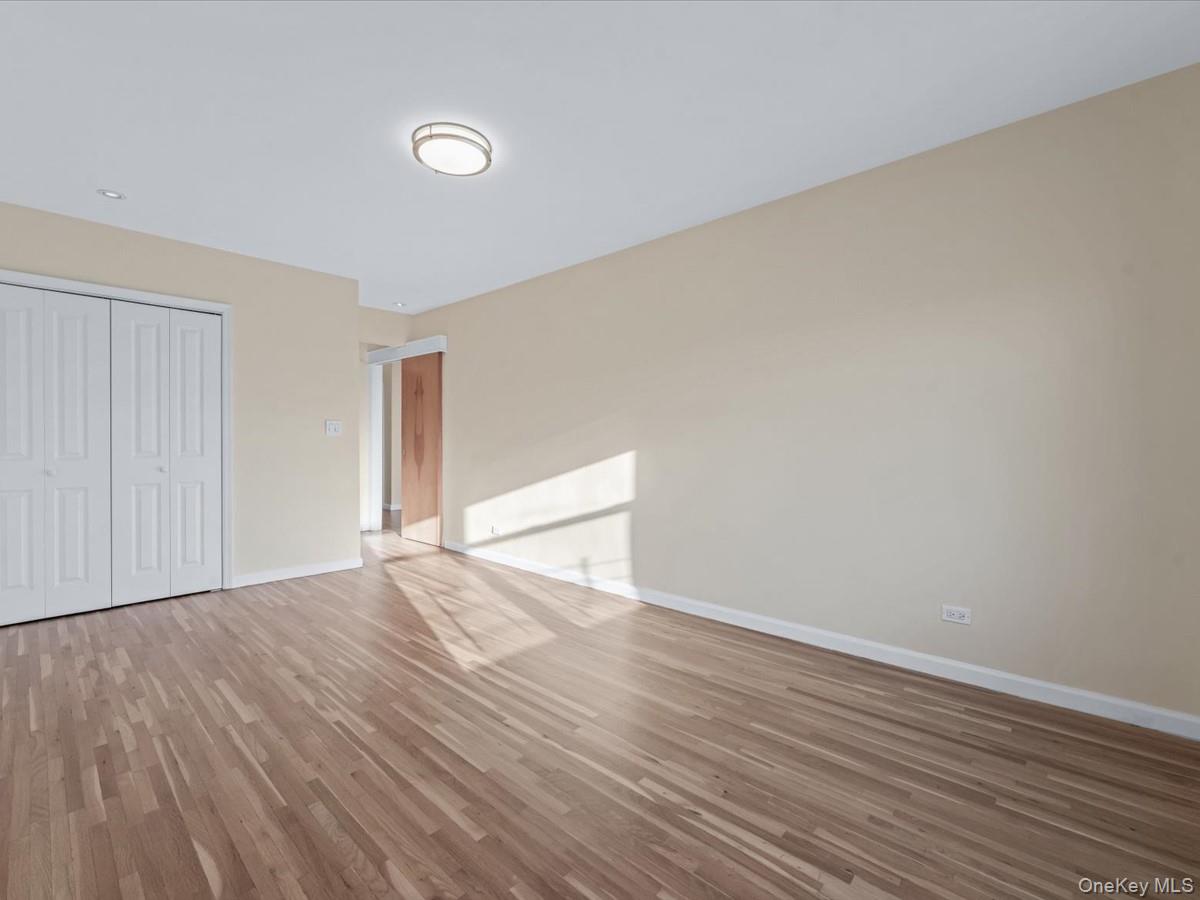 #14 photo, 100-25 QUEENS BLVD, קווינס Forest Hills , NY 11375