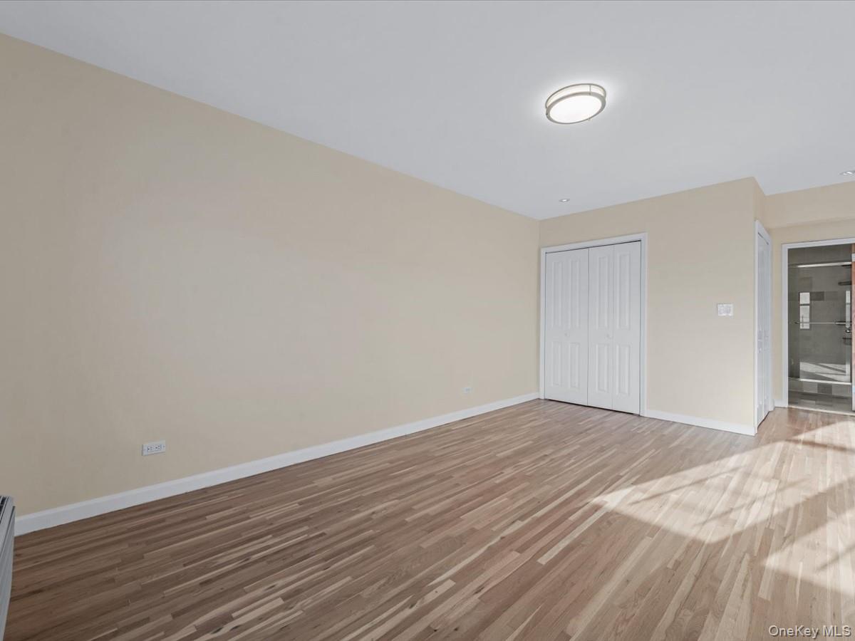 #15 photo, 100-25 QUEENS BLVD, קווינס Forest Hills , NY 11375