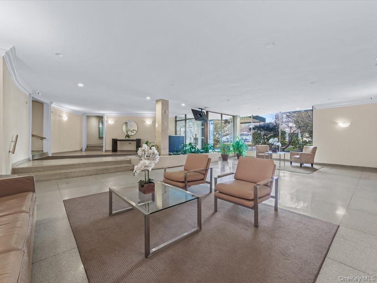 #3 photo, 100-25 QUEENS BLVD, קווינס Forest Hills , NY 11375