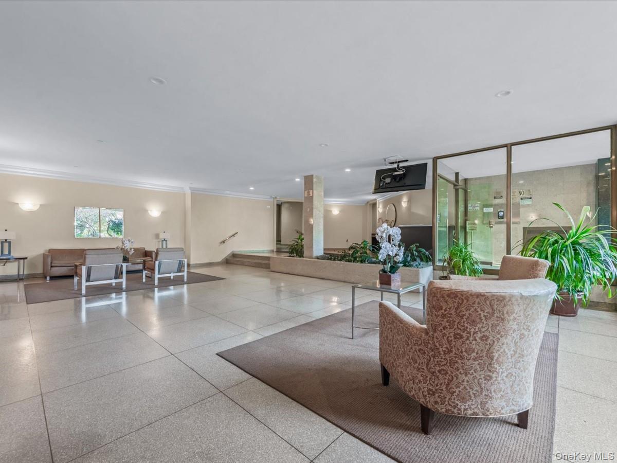 #4 photo, 100-25 QUEENS BLVD, קווינס Forest Hills , NY 11375