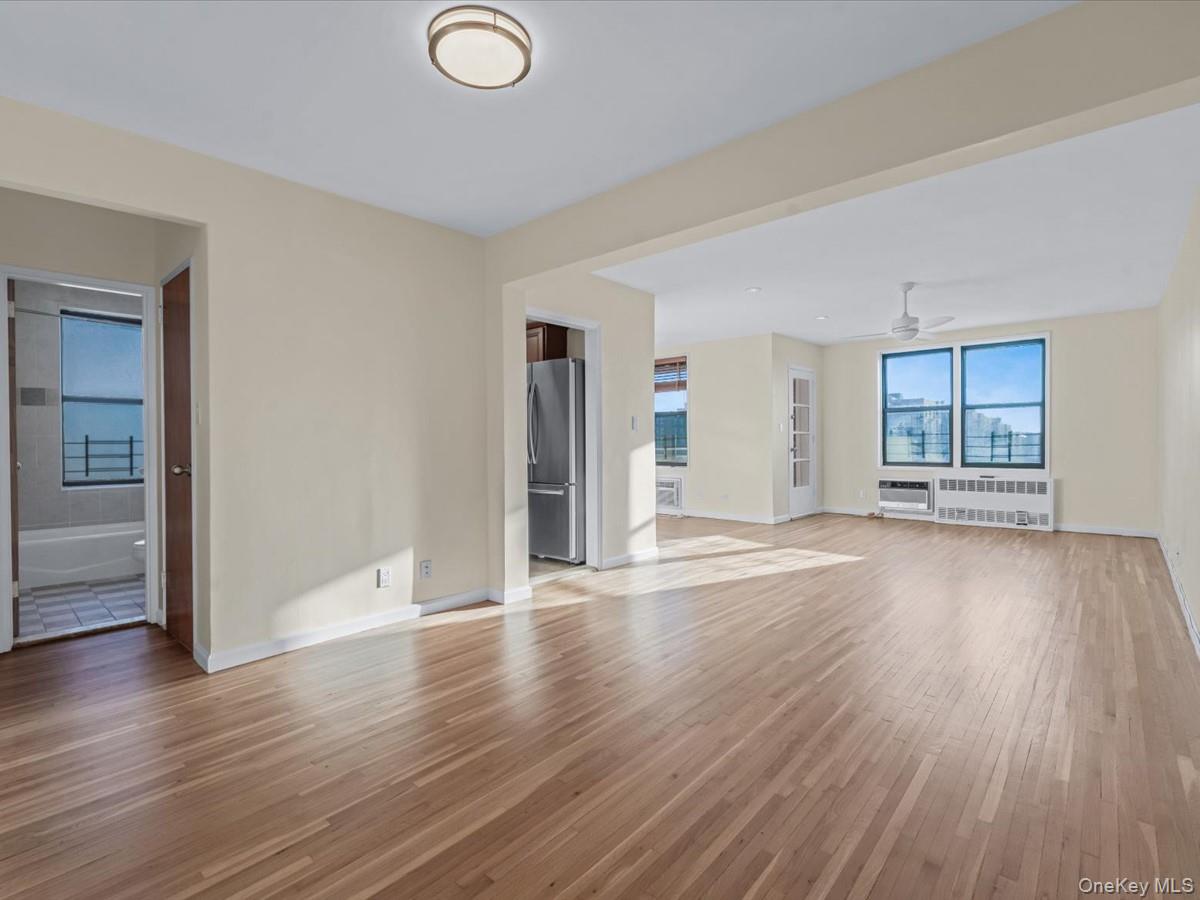 #5 photo, 100-25 QUEENS BLVD, קווינס Forest Hills , NY 11375