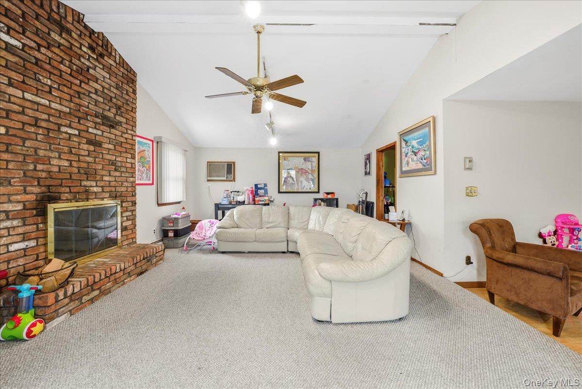 #11 photo, 17 Wilson Lane, מחוז נסאו Bethpage , NY 11714