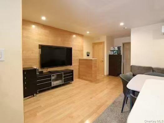 #2 photo, 50-48 46th Street, कुईंस Woodside , NY 11377