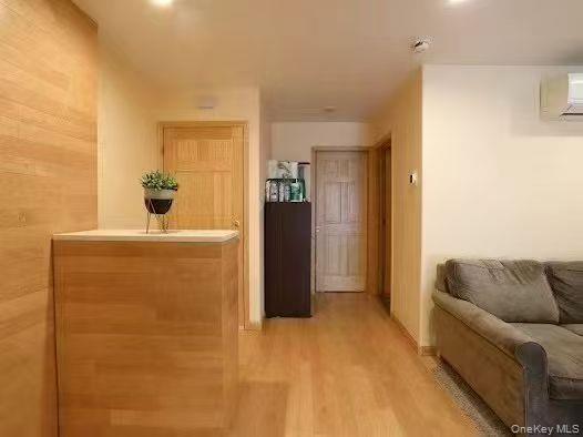 #4 photo, 50-48 46th Street, कुईंस Woodside , NY 11377