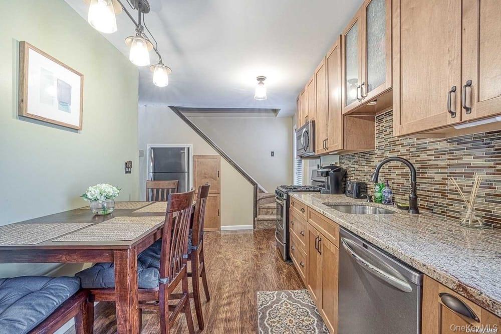 #11 photo, 524 Central Avenue, 롱 아일랜드 Bethpage , NY 11714