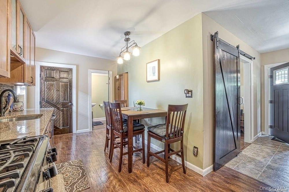 #9 photo, 524 Central Avenue, 롱 아일랜드 Bethpage , NY 11714