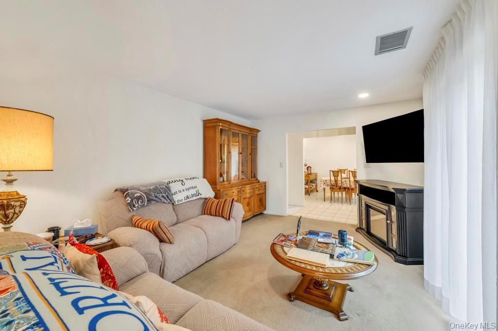 #10 photo, 113 Birchwood Road, सफ़ोक काउंटी Coram , NY 11727