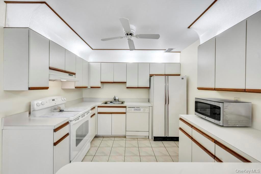 #12 photo, 113 Birchwood Road, सफ़ोक काउंटी Coram , NY 11727