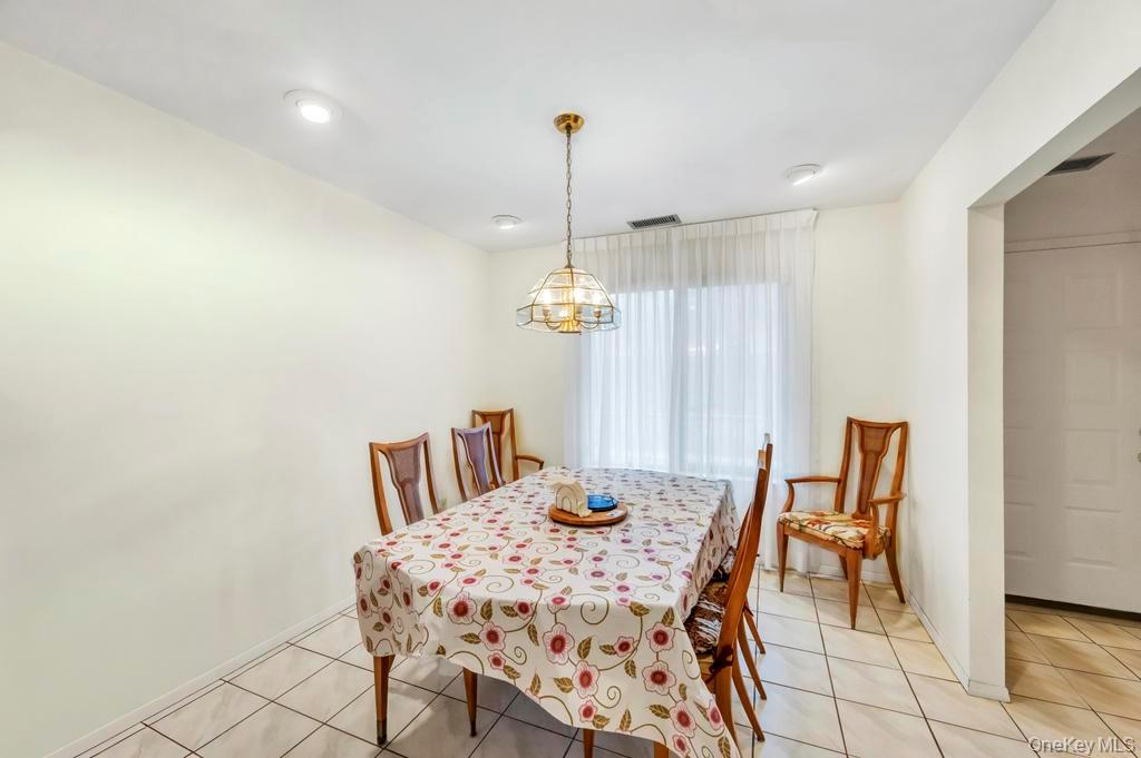 #6 photo, 113 Birchwood Road, सफ़ोक काउंटी Coram , NY 11727