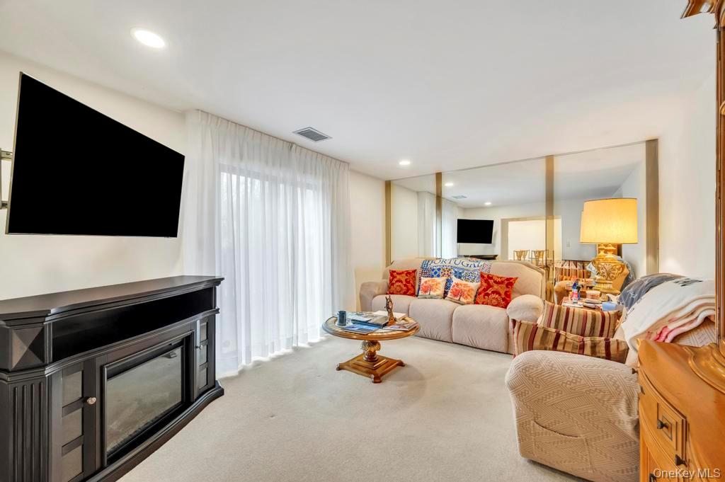 #8 photo, 113 Birchwood Road, सफ़ोक काउंटी Coram , NY 11727