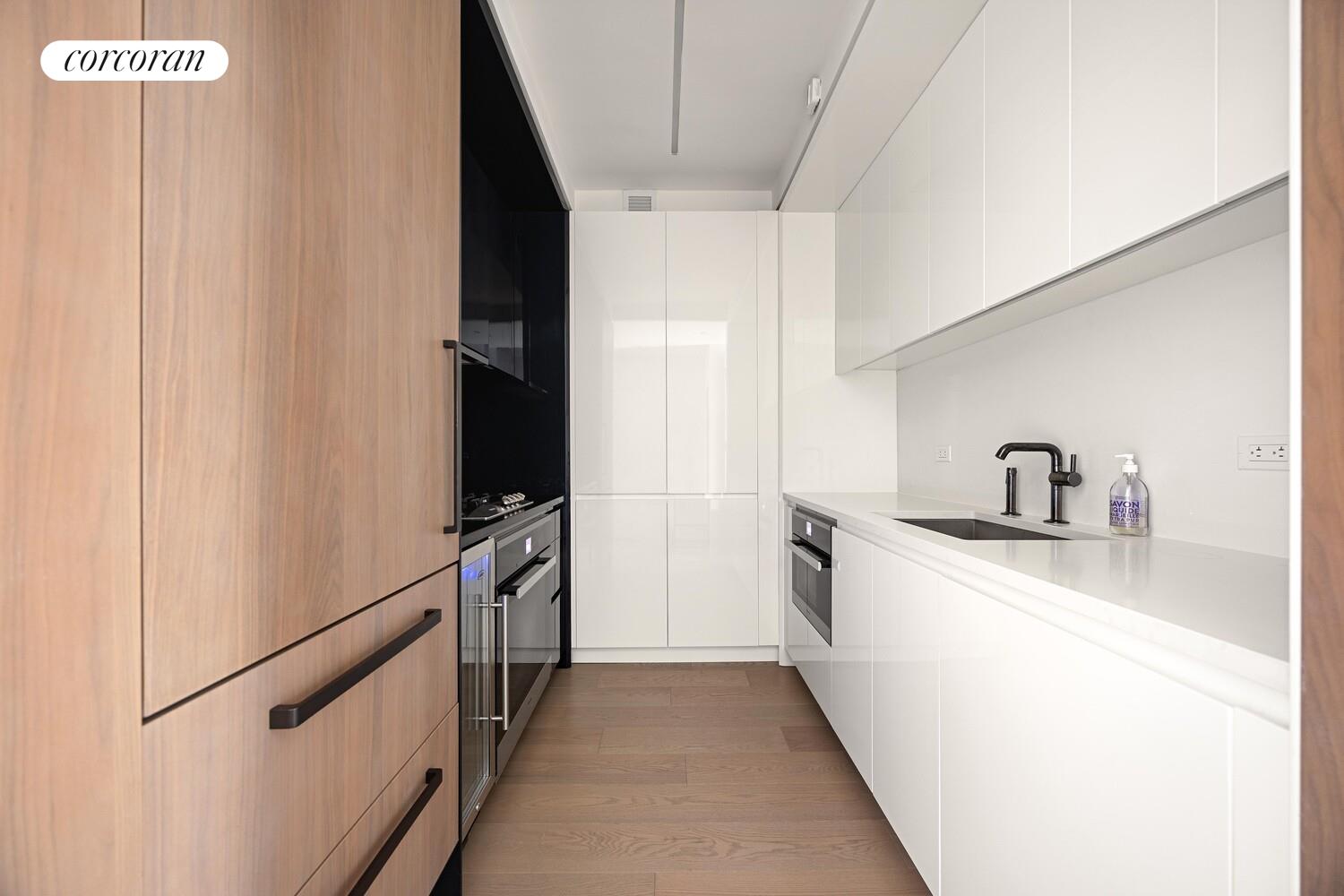 #8 photo, 196 ORCHARD Street, מנהטן Lower East Side , NY 10002