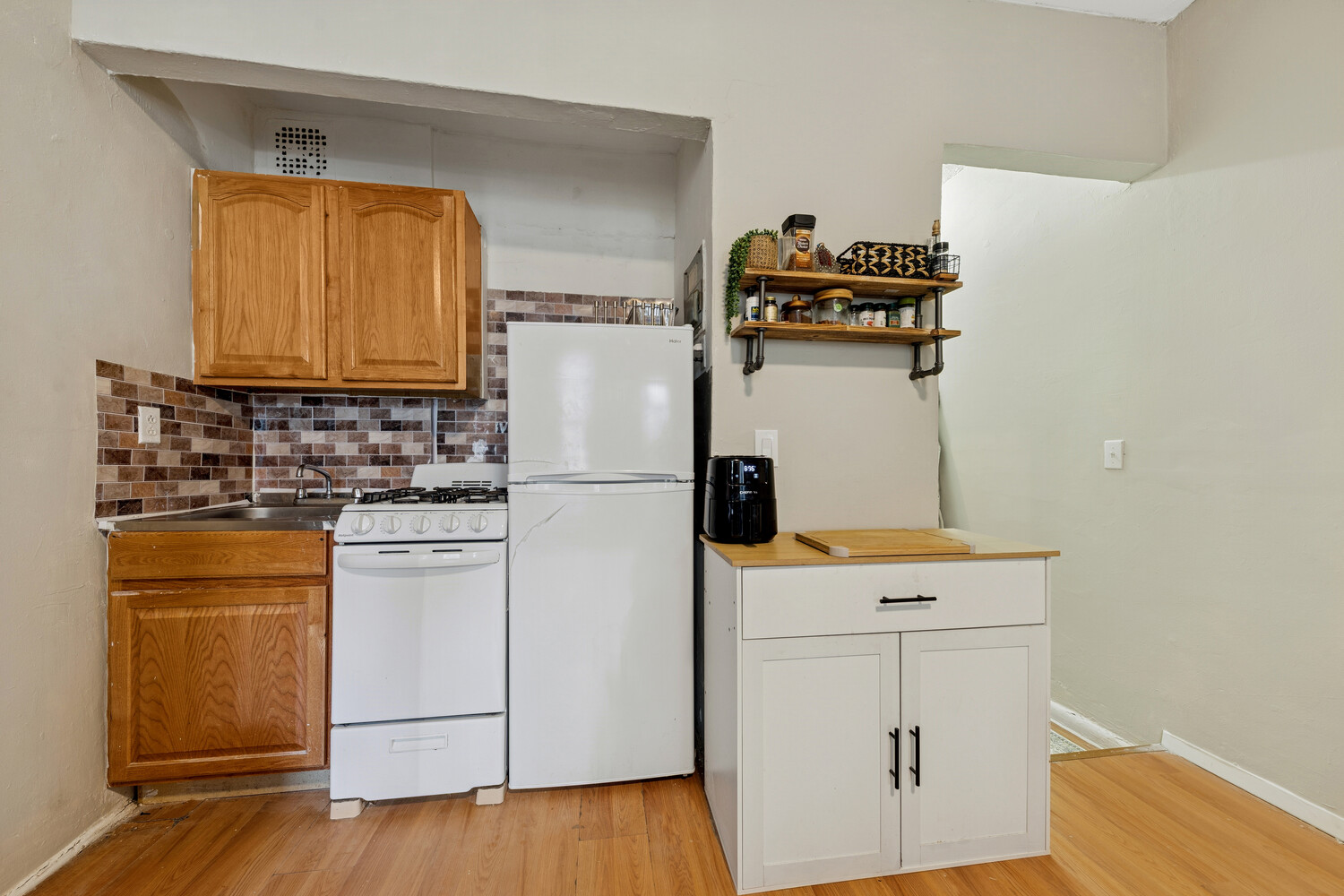 #3 photo, 172 E 112TH Street, מנהטן East Harlem , NY 10029