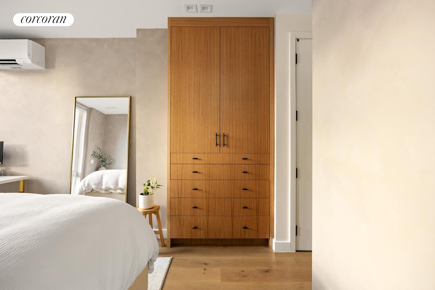 #6 photo, 906 BERGEN Street, הברונקס Crown Heights , NY 11238