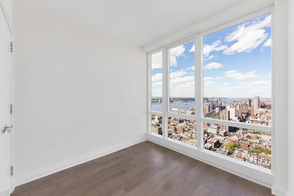 #7 photo, 460 W 42ND Street, Hell's Kitchen , NY 10036