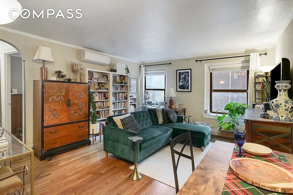#1 photo, 240 E 24th Street, Kips Bay , NY 10010